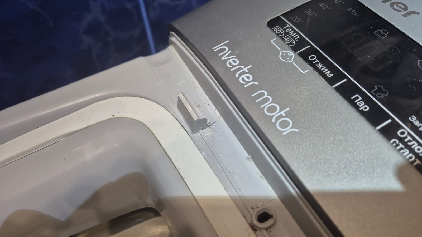 Сломалась петля крышки вертикальной стиральной машины Haier